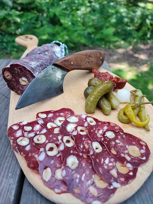 Saucisson de Chevreuil aux noisettes - Le monde du saucisson